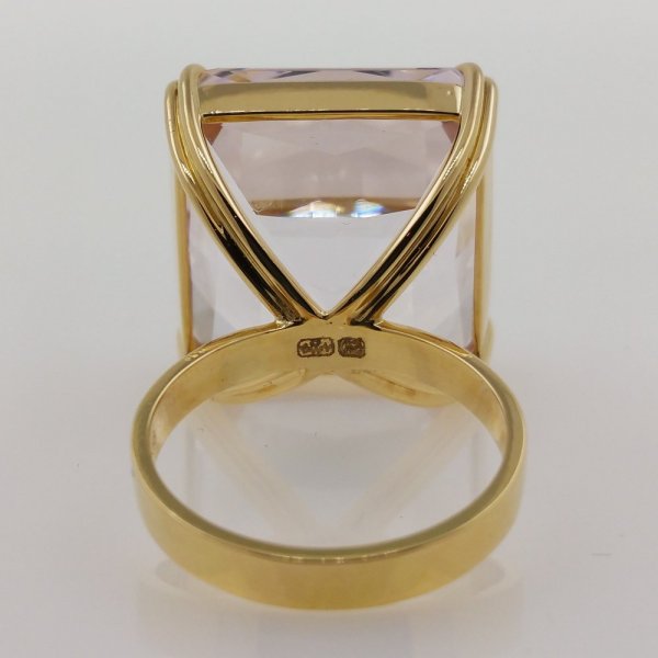 18k. yellow gold ring with spectacular natural kunzite of 56.07 carat
