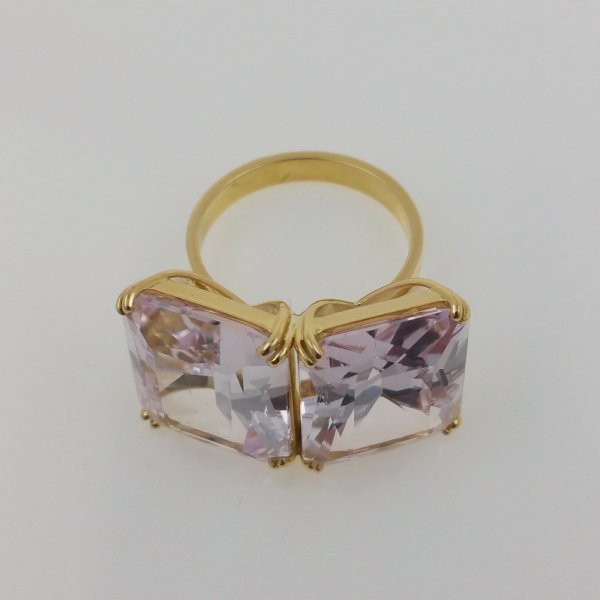 18k. yellow gold ring with two natural kunzite of 28.00 carat