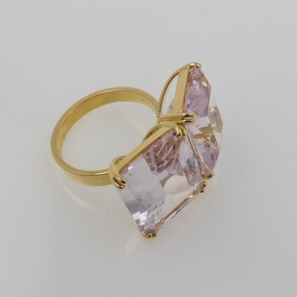 18k. yellow gold ring with two natural kunzite of 28.00 carat