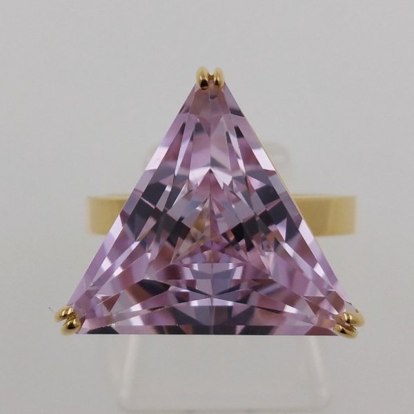 18k. yellow gold ring with natural kunzite of 19.06 carat