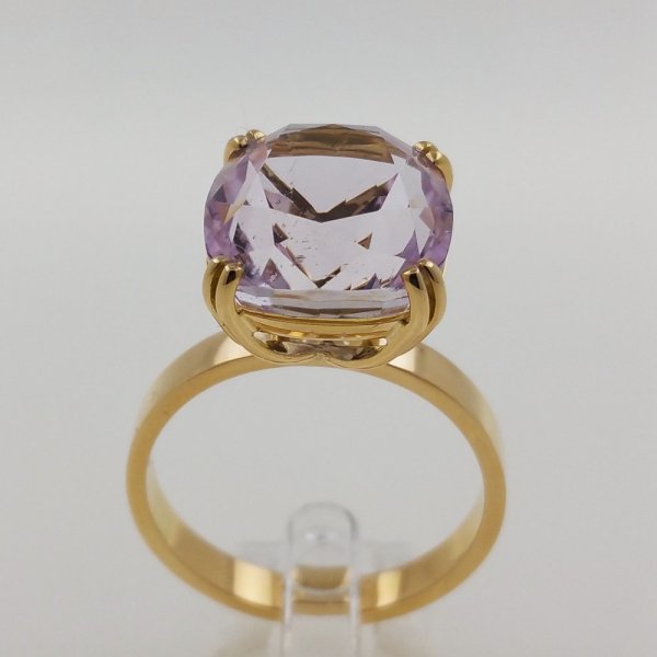 14k. yellow gold ring with natural kunzite of 10.78 carat