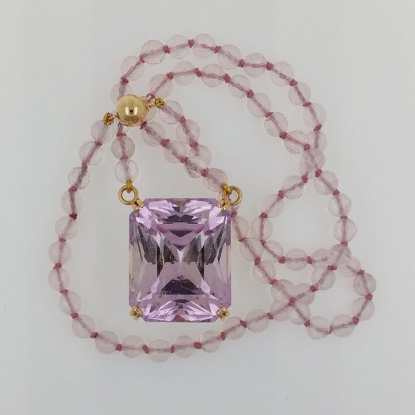 18k. yellow gold necklace with spectacular natural kunzite of 127.41 carat