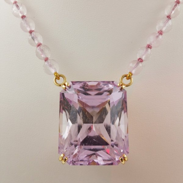 18k. yellow gold necklace with spectacular natural kunzite of 127.41 carat