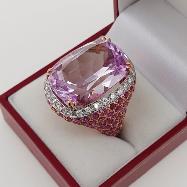 18k. rose gold ring with natural Kunzite, Sapphires  & Diamonds 44.17 carat