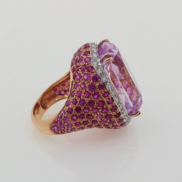 18k. rose gold ring with natural Kunzite, Sapphires  & Diamonds 44.17 carat