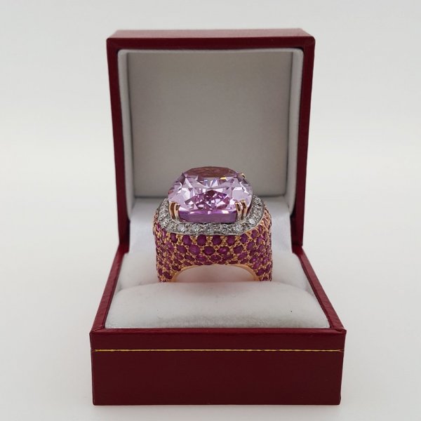 18k. rose gold ring with natural Kunzite, Sapphires  & Diamonds 44.17 carat