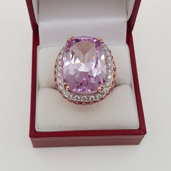 18k. rose gold ring with natural Kunzite, Sapphires  & Diamonds 44.17 carat