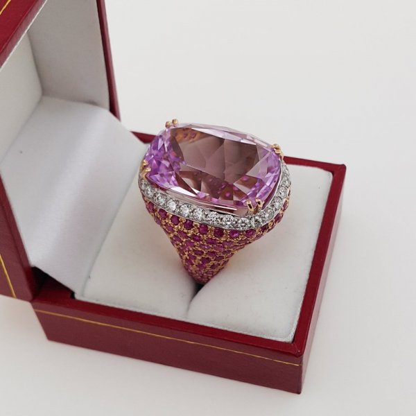 18k. rose gold ring with natural Kunzite, Sapphires  & Diamonds 44.17 carat