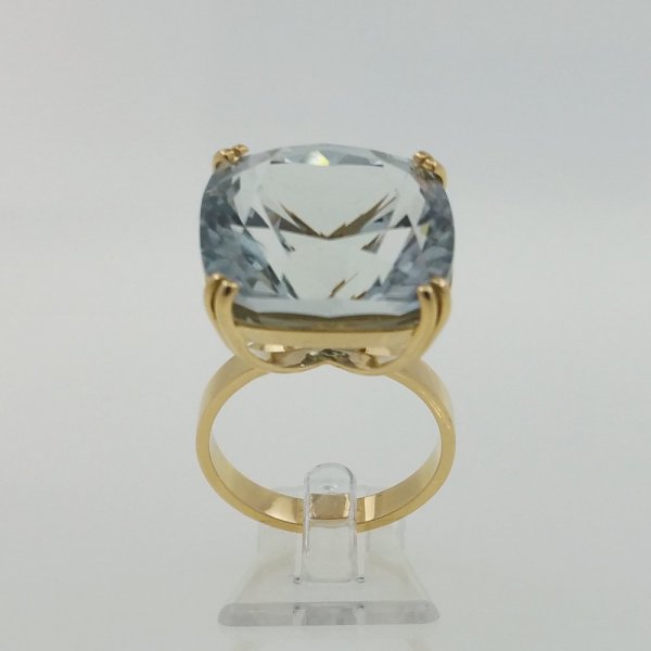 14k. yellow gold ring with spectacular natural blue spodumene of 34.06 carat
