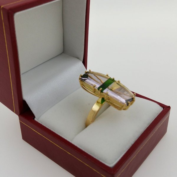 18k. yellow gold ring with natural Kunzite and Diopside of 9.65 carat