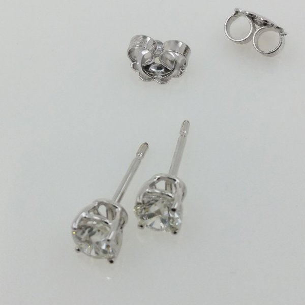 18 k. white gold diamond stud earrings - 1.00 carat