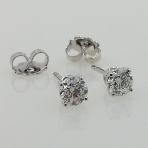 18 k. white gold diamond stud earrings - 1.00 carat