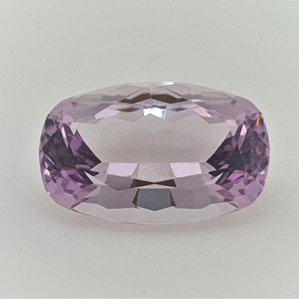 Kunzite rectangele stone of 38.65 karaat 