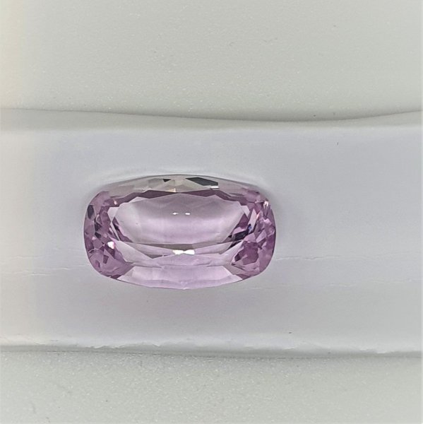 Kunzite rectangele stone of 38.65 karaat 